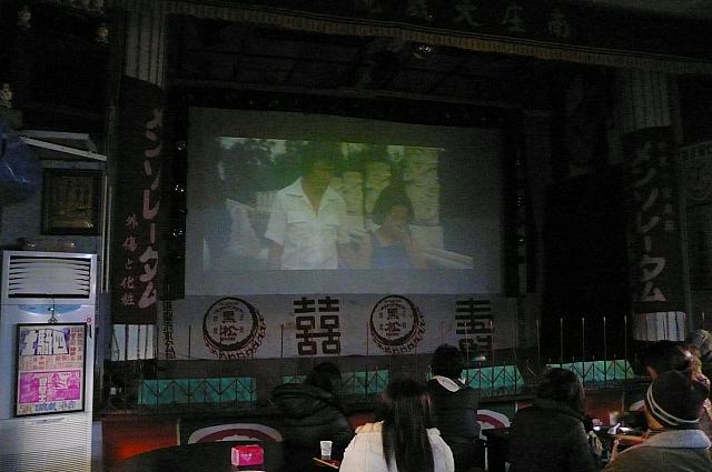 ・・・と思ったら、昔の映画館を利用したレストランでした。