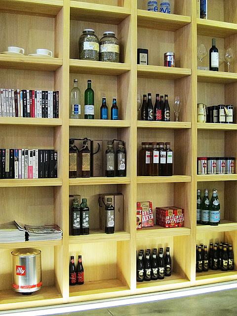 お酒も置いています！