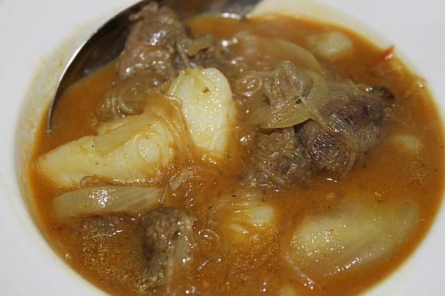 チベット式じゃがいもと羊肉のポトフ