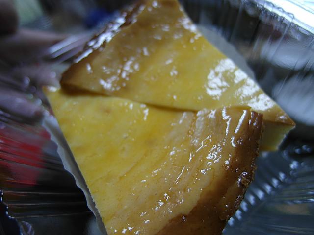 手作りケーキも販売！！チーズケーキは濃厚！レモンケーキはさっぱり～♪（ちなみに写真はチーズケーキです）