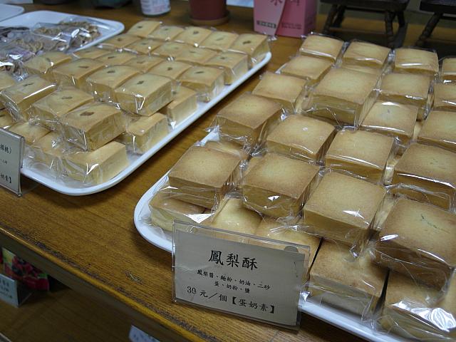 パイナップルケーキも売っています！