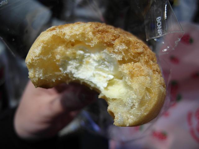 デザートのシュークリームも食べて満足満足！！チョコレート味は・・・でしたが、プレーンはおいしかったです～