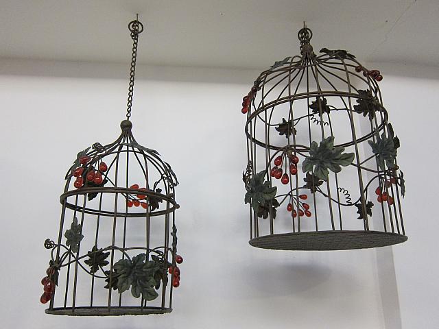 鳥カゴもありました～！外にはほんものの鳥も飼っていました！