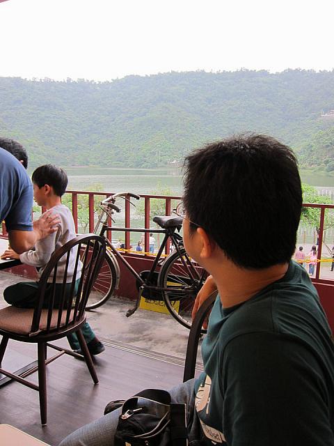 見つめる先には・・・