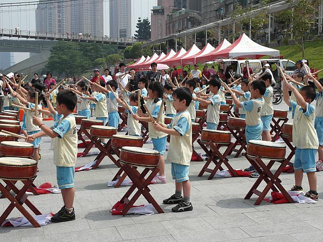 ちびっこたちのたいこの演奏も終えたら・・・