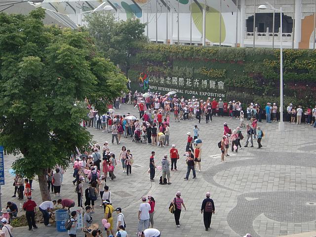いえいえ。花博はすでに終わったのですが、会場はまだほとんど残されていまして、
