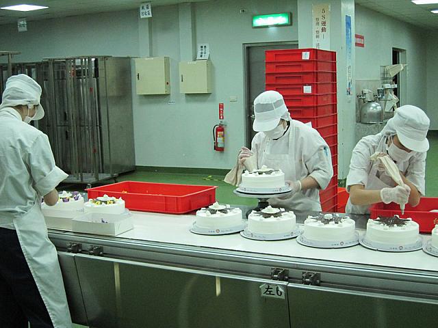 機械だけでなく、手作業の工程も見られて見応えがあります