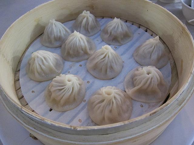 小籠包もお忘れなく～～☆実は15品に食べられるはずが、なんとナビのテーブルは忘れられてしまったのです・・・＞＜悲しい・・・。