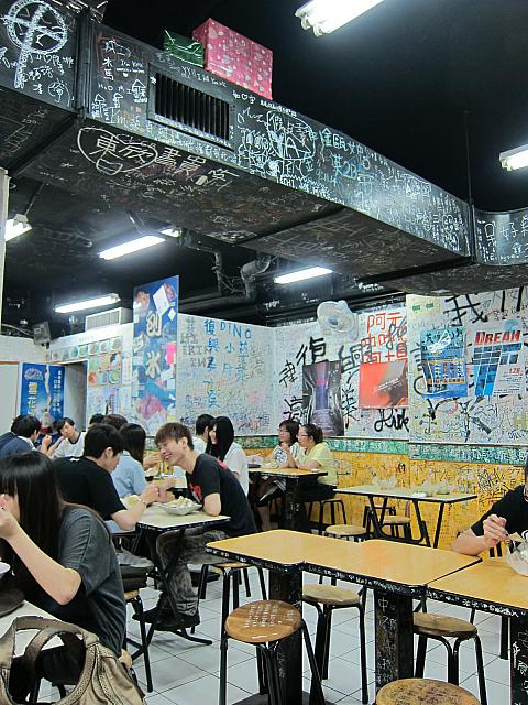 高雄のかき氷屋さんのように店内はらくがきがいっぱい！！
