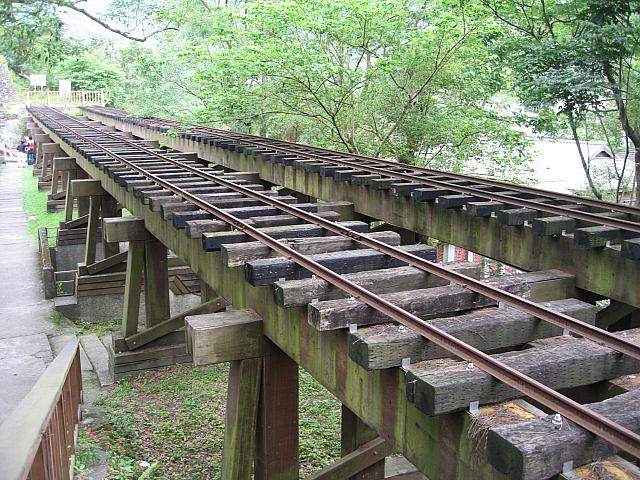 伐採した樹を山から運ぶために使った線路