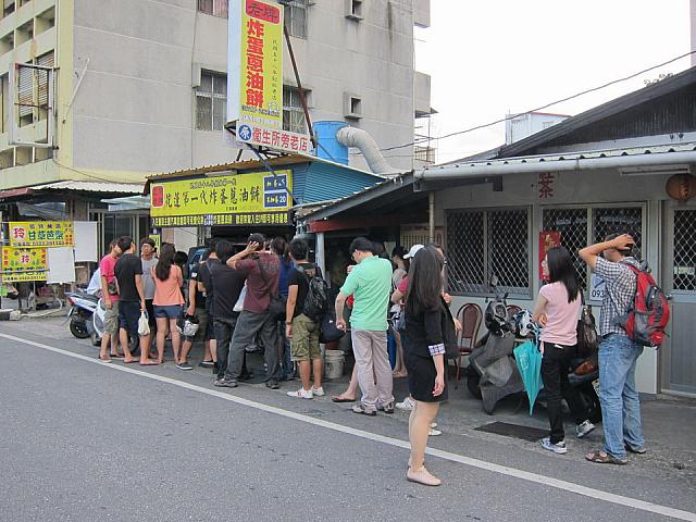 花蓮は風光明媚なだけでなく、『食』の魅力もあるんです！！まずはいつも行列ができる蔥油餅♪