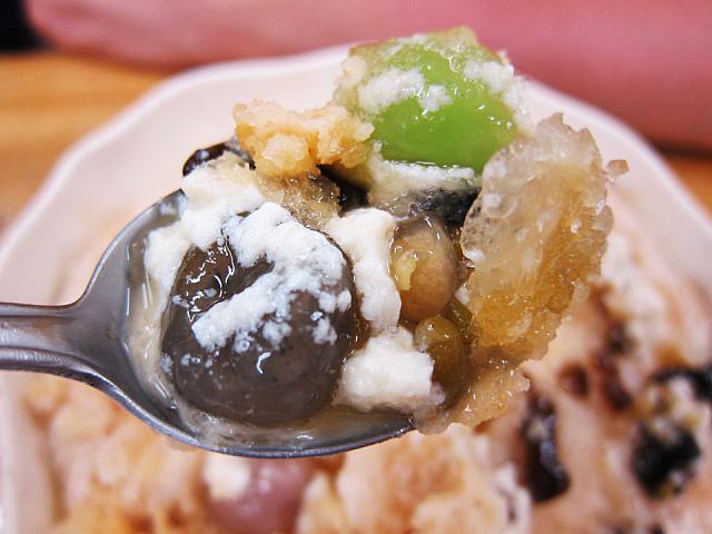 中にはたくさんの具が入っていて食べ応え抜群！！