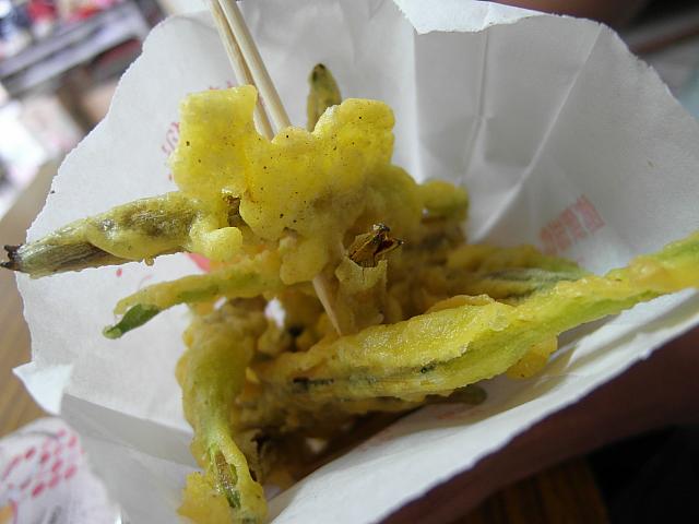 1袋50元なり～。外側はサクサク！中はほっかほか♪パクパク食べちゃいました～
