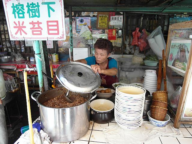 おばあちゃんが入れるこのお肉がおいしさの秘密？