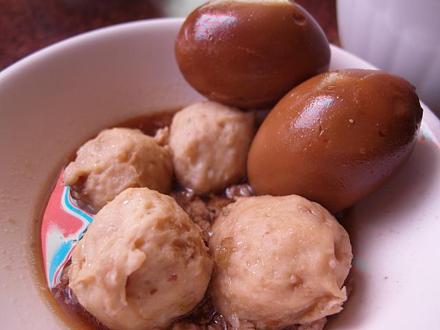 煮玉子と肉団子！お汁をたっぷり吸っていてグー！！