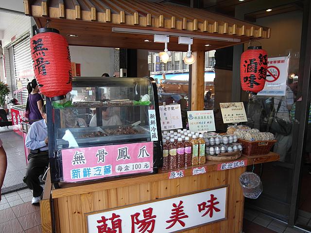 それに便乗して違うものも売っていますが、やっぱりみんなアイスが食べたい様子