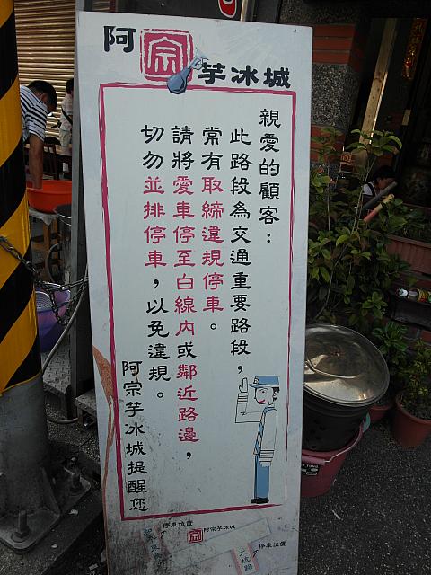 車で駆けつけるお客さんも多いので車誘導の看板まで！