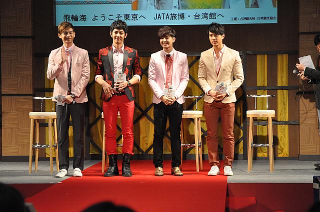 4人そろって