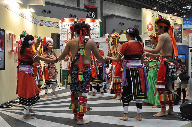 原住民のダンスは