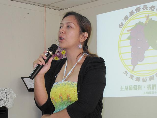 ブヌン族のシンメイさんは歌唱と振り付け指導を担当。