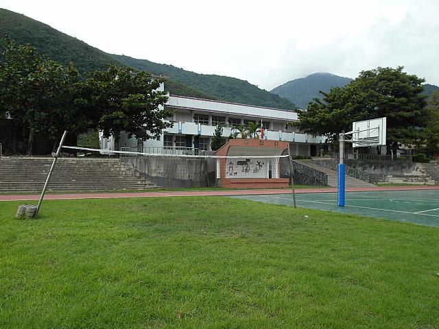 布拉旦にある三棧國民小學へやってきました！