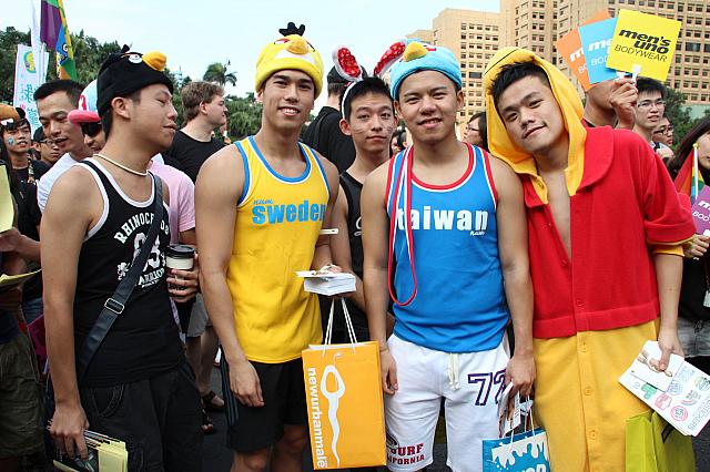 それぞれの団体が、この日はお祭り気分で