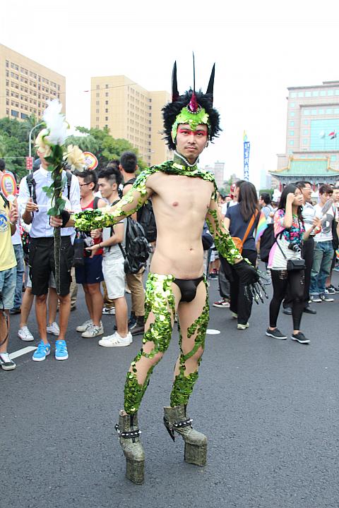 すんごいインパクトな彼！去年はたしか蝶々になっていた記憶が・・・。毎年趣向をこらしています！
