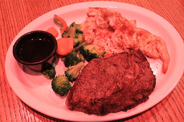 お肉はもちろんのことながらナビはグルービーライスがお気に入り☆また、エビさんもおいしかったです！