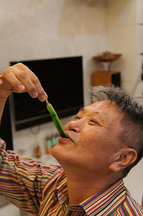 
「長長久久」といい、長生きを祈って途中噛み切ることはできないんです～！