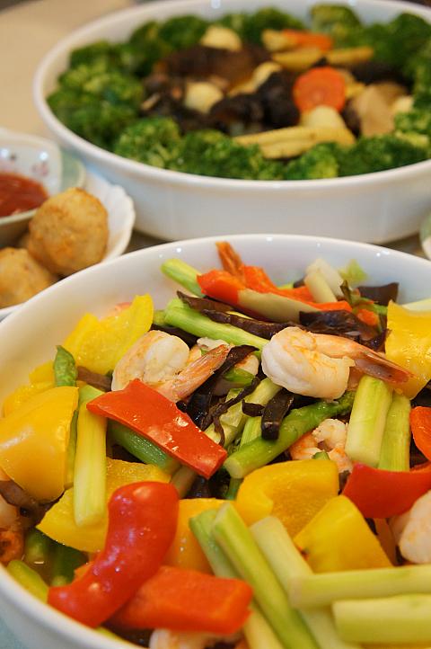 ナビのお気に入りはこのエビとパプリカのお料理！