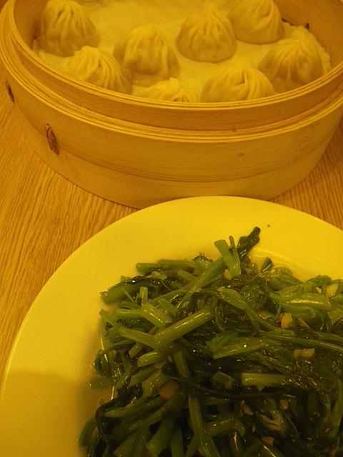 青菜炒めも忘れずに。