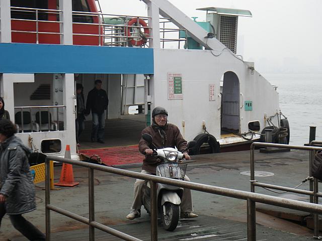 バイクの人がビュンビュンでてくるんです。