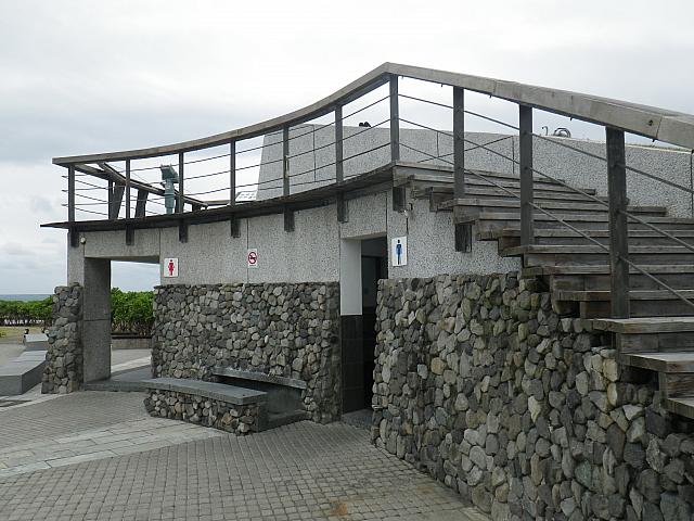 見晴台。1Fがトイレになってます。
