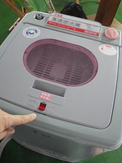 温泉プールには必ずある脱水機。