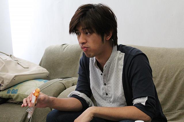 リラックスして食べてるボーリンですが