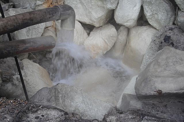 ここが3つ目！きれいなお湯が湧き出ています
