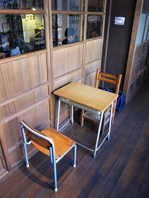 ナビが座ったのはこの席！小学生に戻ったみたい！