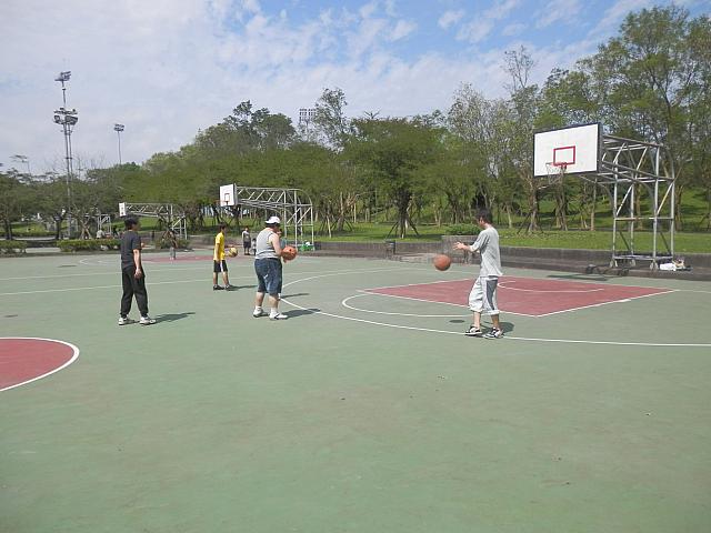 日曜日、ここでバスケットボール大会が行われました！