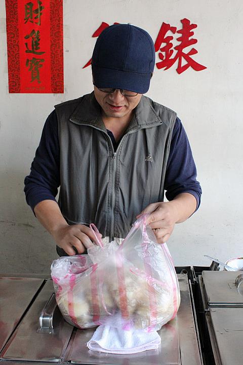手提げ袋には豆花でいっぱい！