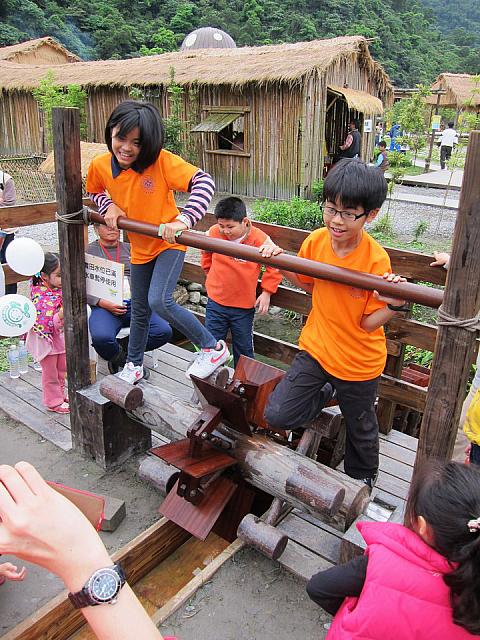 ここには50種類以上のDIYや体験活動があって、色々と遊べます