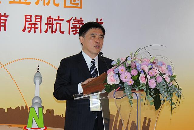 郝龍斌台北市長もご挨拶。松山空港と金浦国際空港がつながったことで、今までより市内に出るのに1時間20分ほど早く出られるそうで、ビジネスに観光にとっても便利になるんです