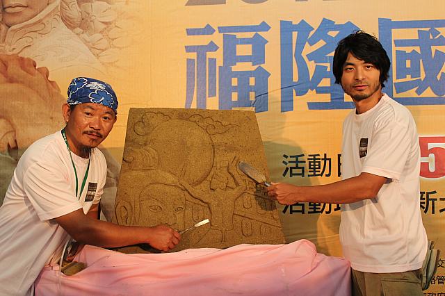 保坂さんと台湾の有名工芸家である王松冠さんが力を合わせて作った「作陣相挺」は台湾と日本の友好を励ますために作った特別な作品です