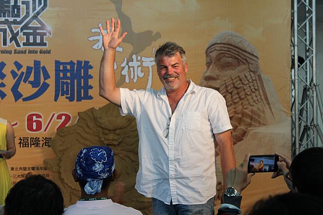 海外の砂彫刻家の方々も参加！