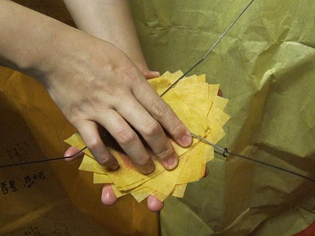 お札は12枚！12ヵ月平安に暮らせますようにとの願いも込めています