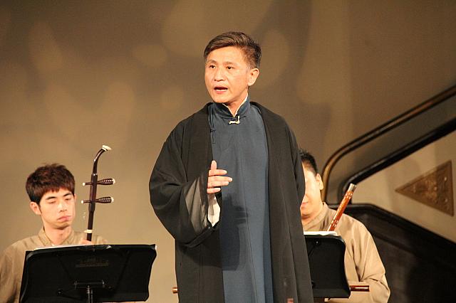 歌楽を披露してくださったのは林文彬さん。のびやかな歌声！