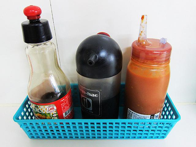 もし、味が物足りなければ、色々足すこともできます！お店お手製の辣椒は漢方の成分の入った特別なもの♪ここだけでしか食べられません♪