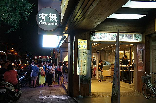 東区を歩いていると、すごい行列を発見！！