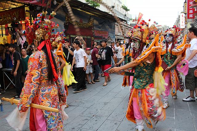 「葫蘆童子」を先頭にし、八人の将軍もやってきました！