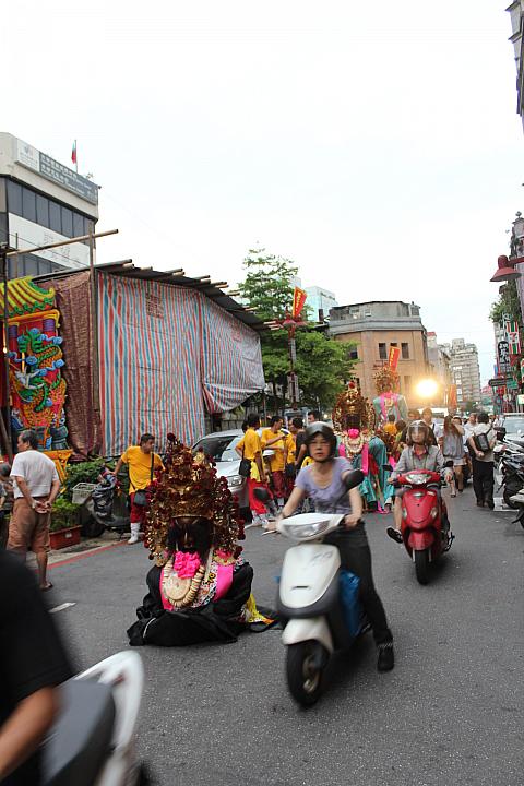 そんなナビの考えを吹き飛ばすように、台北の方達はパワフルにスクーターを走らせていました・・・