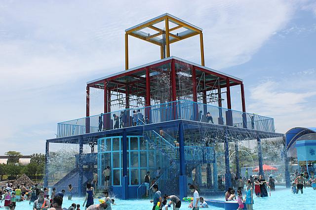 「水漾三重奏」では高さ15メートルは、幅15メートルの3層の建物！涼しすぎる～～！